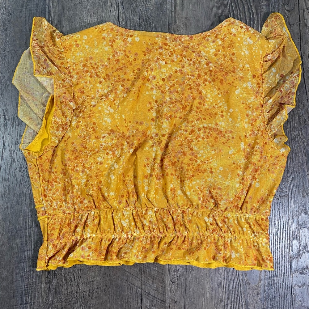 GYPSIES & MOONDUST Crop Ruffle Top - Picture 2 of 3